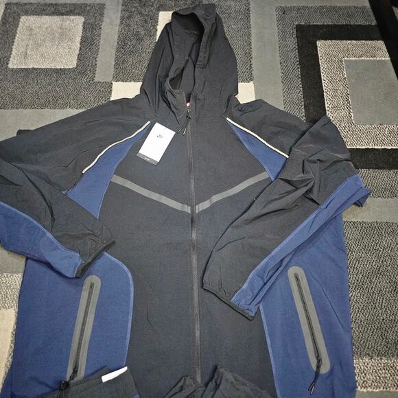 Nike Tech Men's Dri-FIT Woven Color-Block Windrunner Set - Picture 3 of 8
